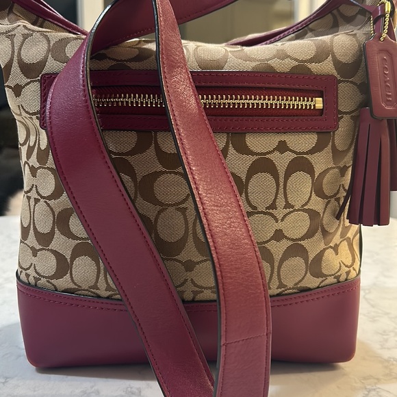 Coach adjustable strap bucket bag EUC! - Picture 14 of 17